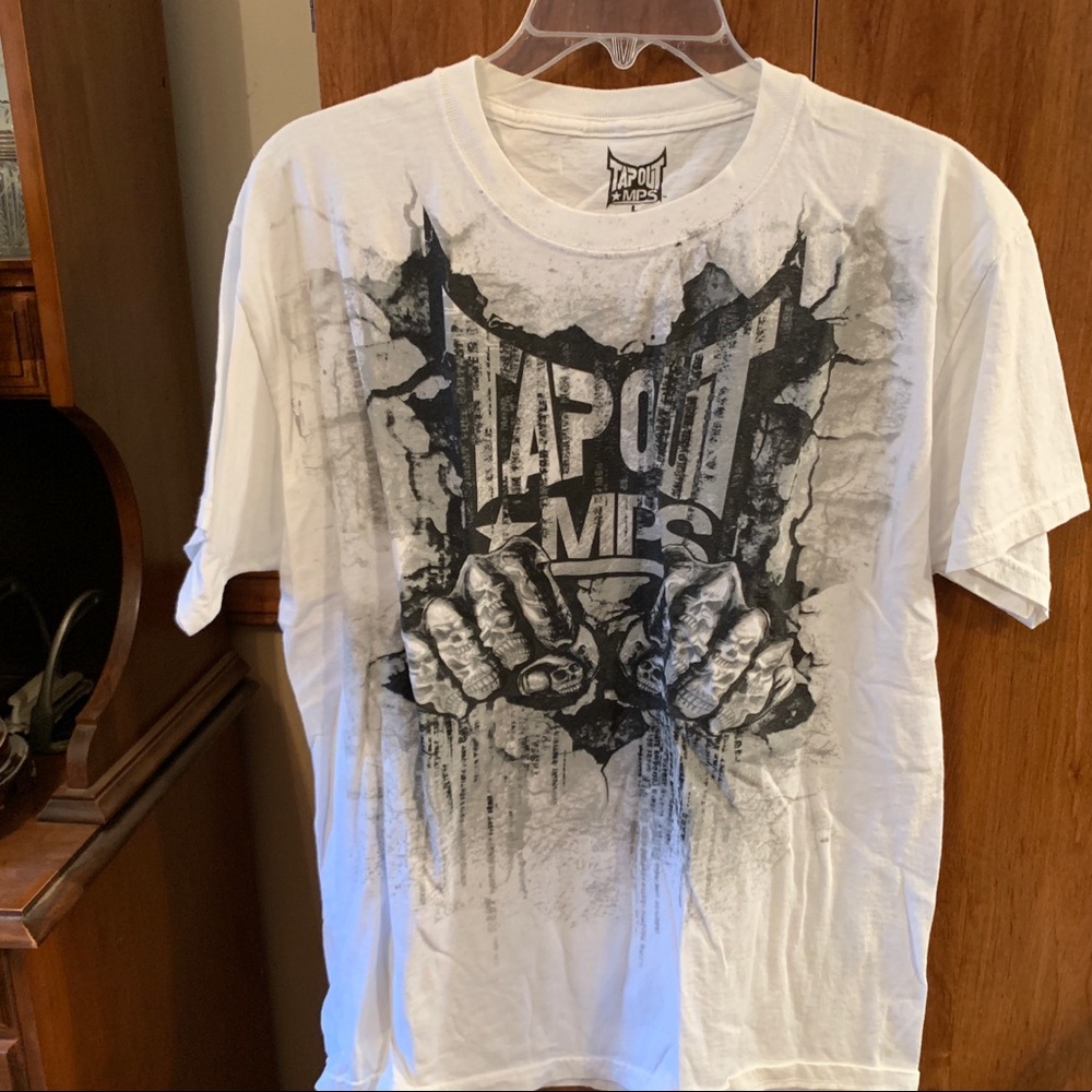 New Tapout short sleeved Tee with logo , large